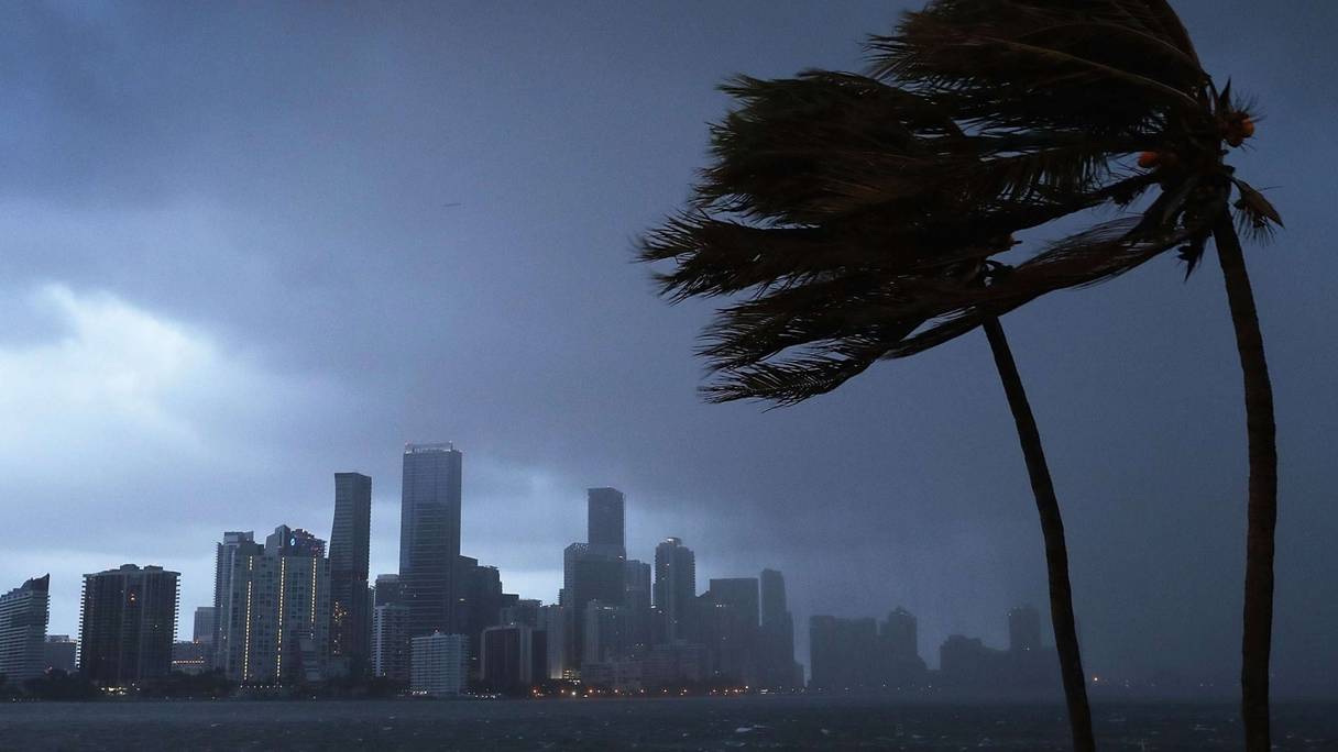 La Floride est déjà balayée par des vents violents.
