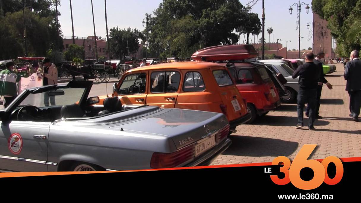Une exposition de véhicules d'époque sur la place Jemaâ El Fna à Marrakech, les 24 et 25 octobre 2020.
