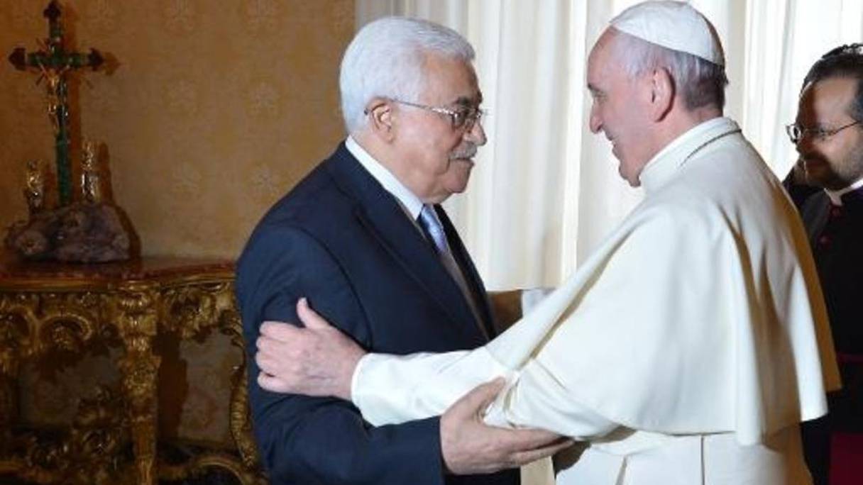 Le président palestinien Mahmoud Abbas et le pape François au Vatican, le 16 mai 2015.
