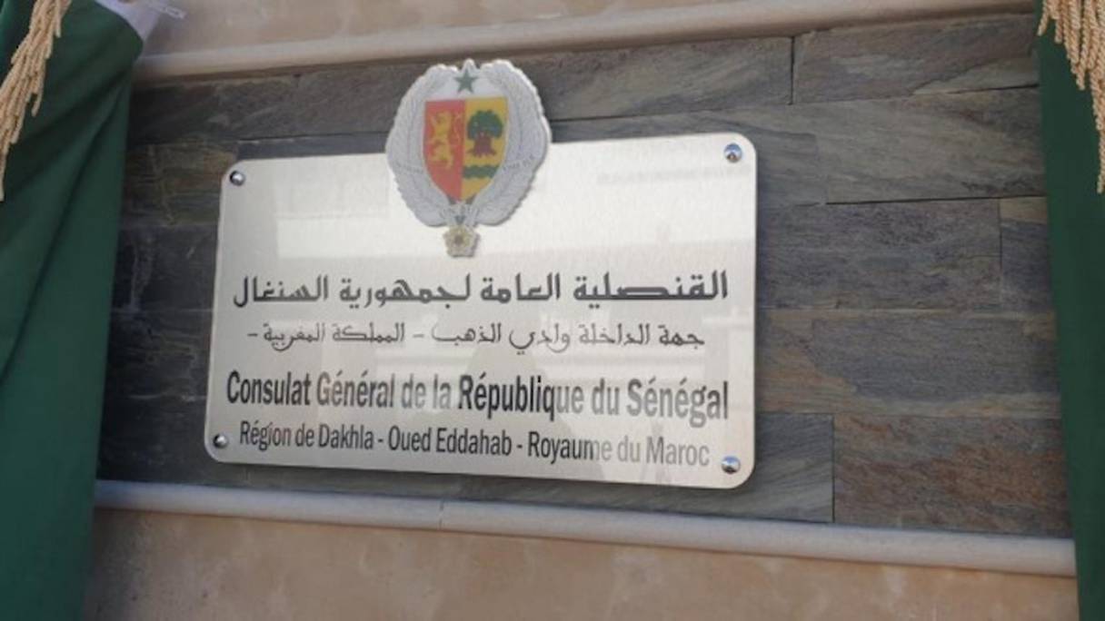 La plaque du consulat général de la République du Sénégal à Dakhla a été dévoilée lors de son inauguration par le ministre des Affaires étrangères Nasser Bourita, et son homologue sénégalaise Aïssata Sall Tall, le 5 avril 2021. 
