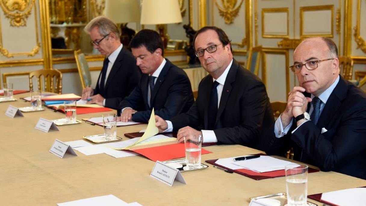 Manuel Valls, Francois Hollande et Bernard Cazeneuve le 27 juillet 2016 à l'Elysée lors de la réunion avec les représentants des Cultes.
