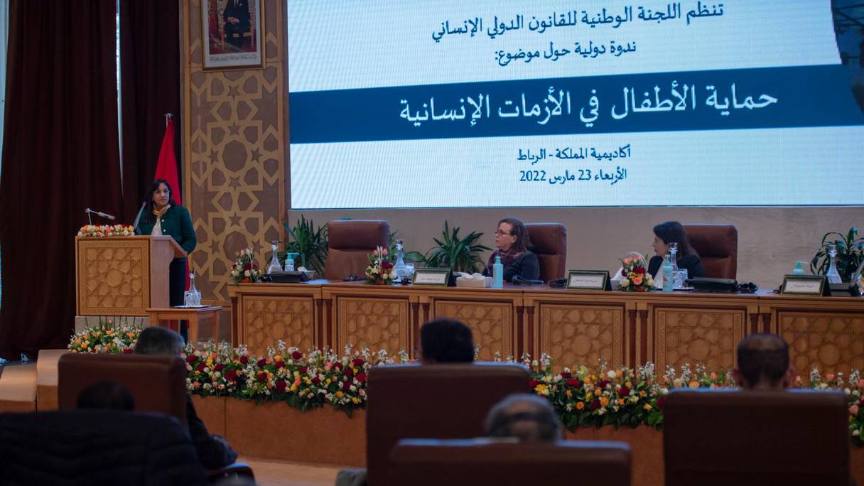 La présidente du Conseil national des droits de l'Homme (CNDH), Amina Bouayach, s’exprime lors de l’ouverture d’un colloque international sur «La protection des enfants dans les crises humanitaires», le 23 mars 2022 à  Rabat.
