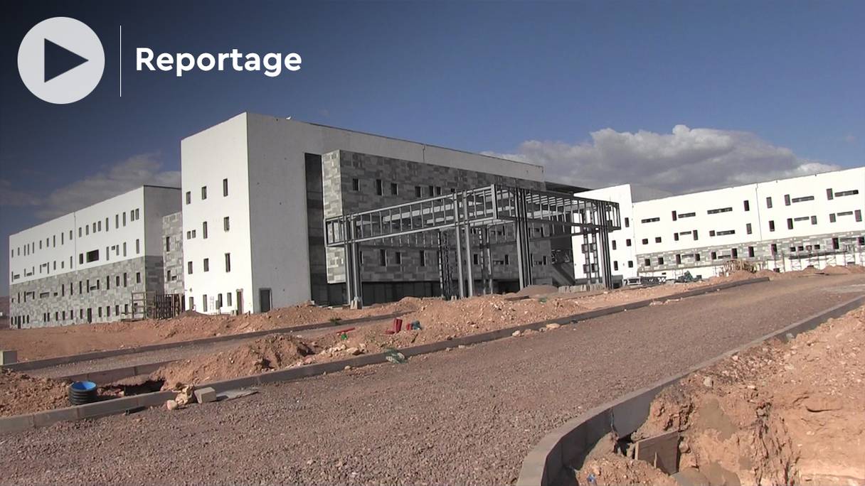 Equipé d’un sous-sol, d’un rez-de-chaussée et de trois étages, pour une superficie construite de près de 127.000 mètres carrés, le futur CHU d'Agadir a nécessité un investissement global de près de 2,3 milliards de dirhams.
