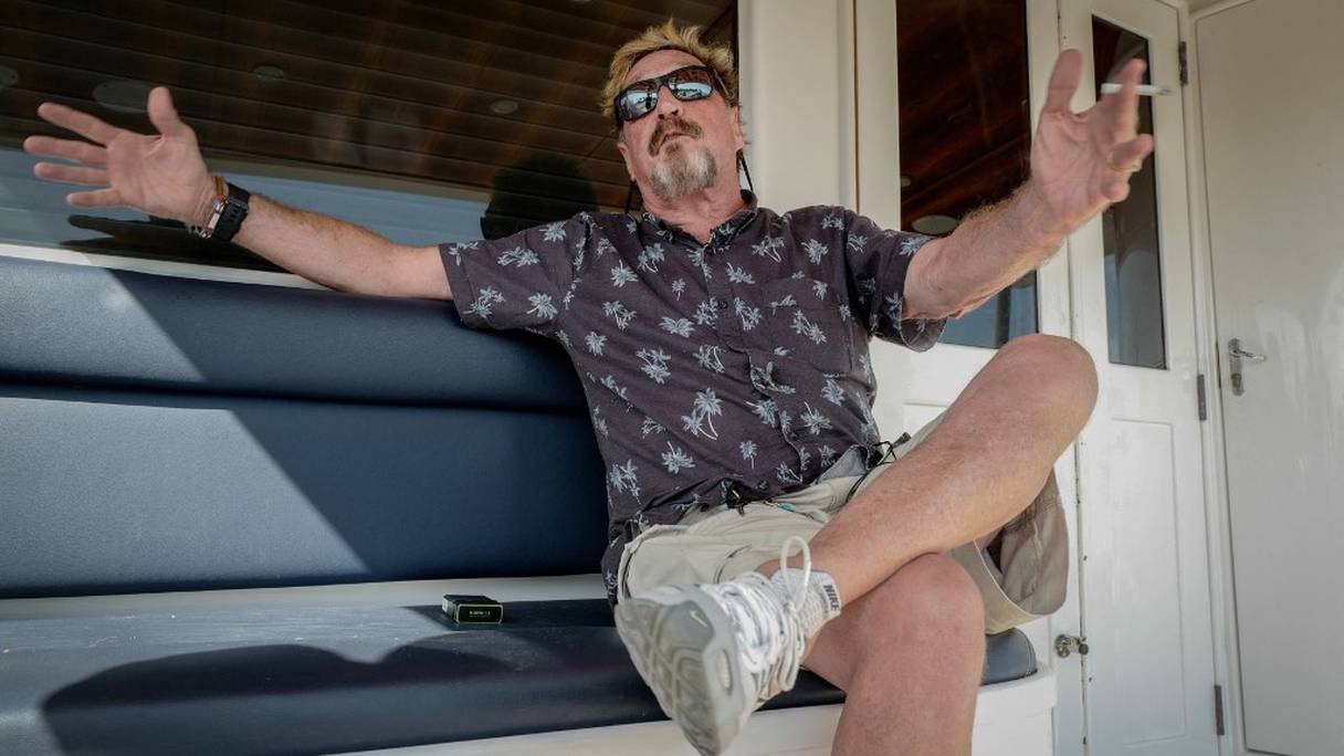 Le millionnaire américain John McAfee, lors d'un entretien avec l'AFP sur son yacht ancré à la Marina Hemingway, à La Havane, le 4 juillet 2019. 
