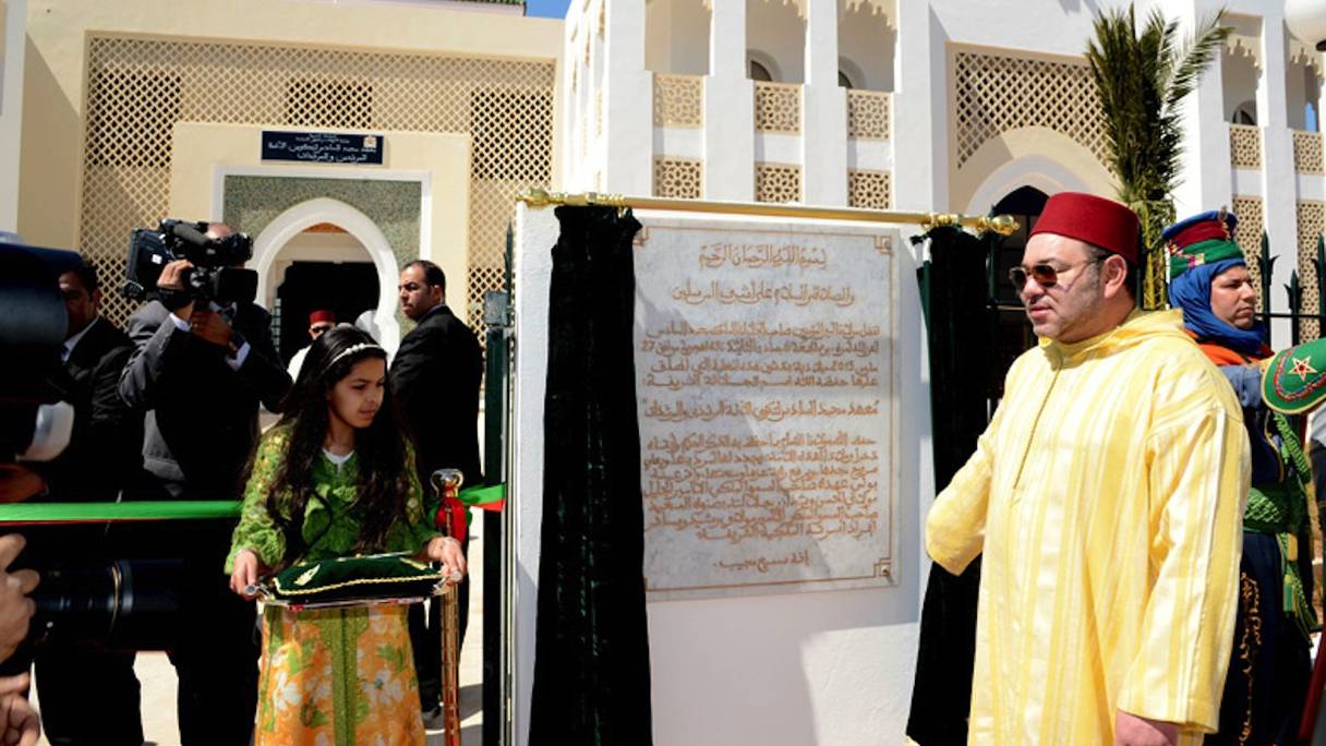 Mohammed VI inaugurant, à Rabat, l'Institut Mohammed VI de formation des Imams, morchidines et morchidates.
