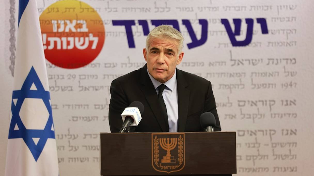 Le ministre israélien des Affaires étrangères Yair Lapid, lors d'une réunion du parti Yesh Atid à la Knesset (Parlement) à Jérusalem le 5 juillet 2021.
