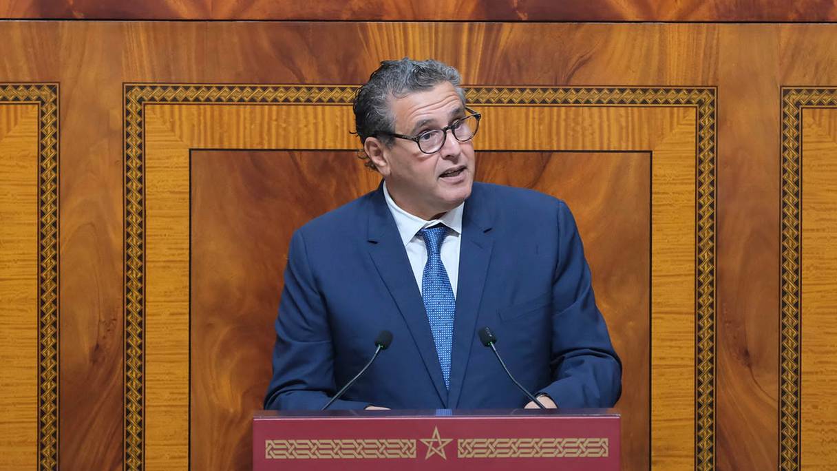 Aziz Akhannouch, chef du gouvernement, lors d'une séance plénière consacrée aux questions orales mensuelles à la Chambre des représentants, le 18 avril 2022 à Rabat.
