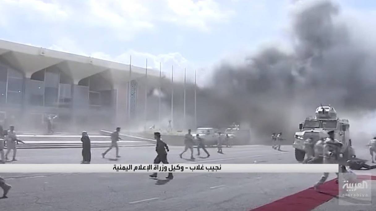 Explosions à l'aéroport d'Aden, au Yémen, mercredi 30 décembre 2020 (capture d'écran). 
