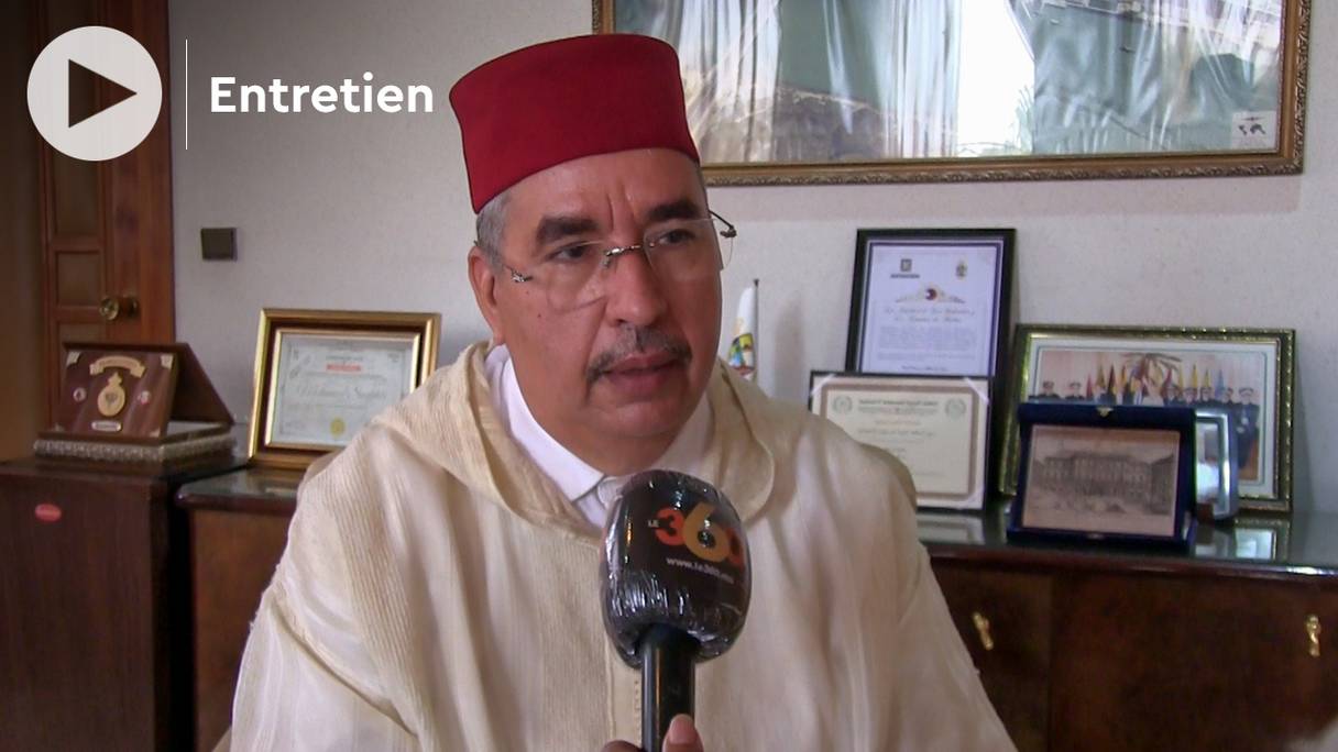 Le président de la municipalité de Rabat, Mohamed Sadiki, annonce que les travaux de construction de la nouvelle gare routière sont achevés.
