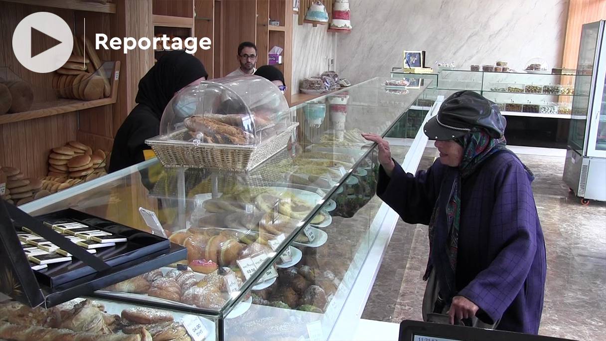 L'affluence est grande à Agadir dans les boulangeries-pâtisseries, au début de ce Ramadan 1443. 
