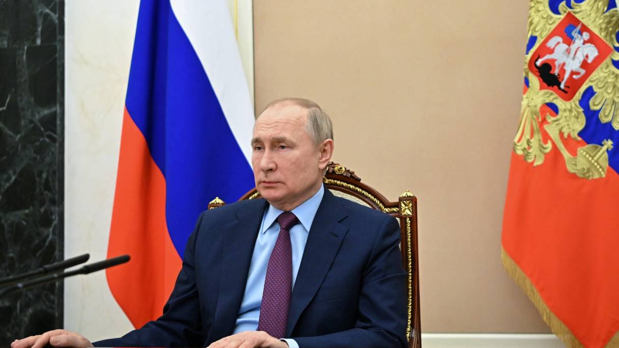 Le président russe Vladimir Poutine, à une réunion avec le ministre russe de la Défense Sergueï Choïgou au Kremlin, à Moscou, le 14 février 2022.
