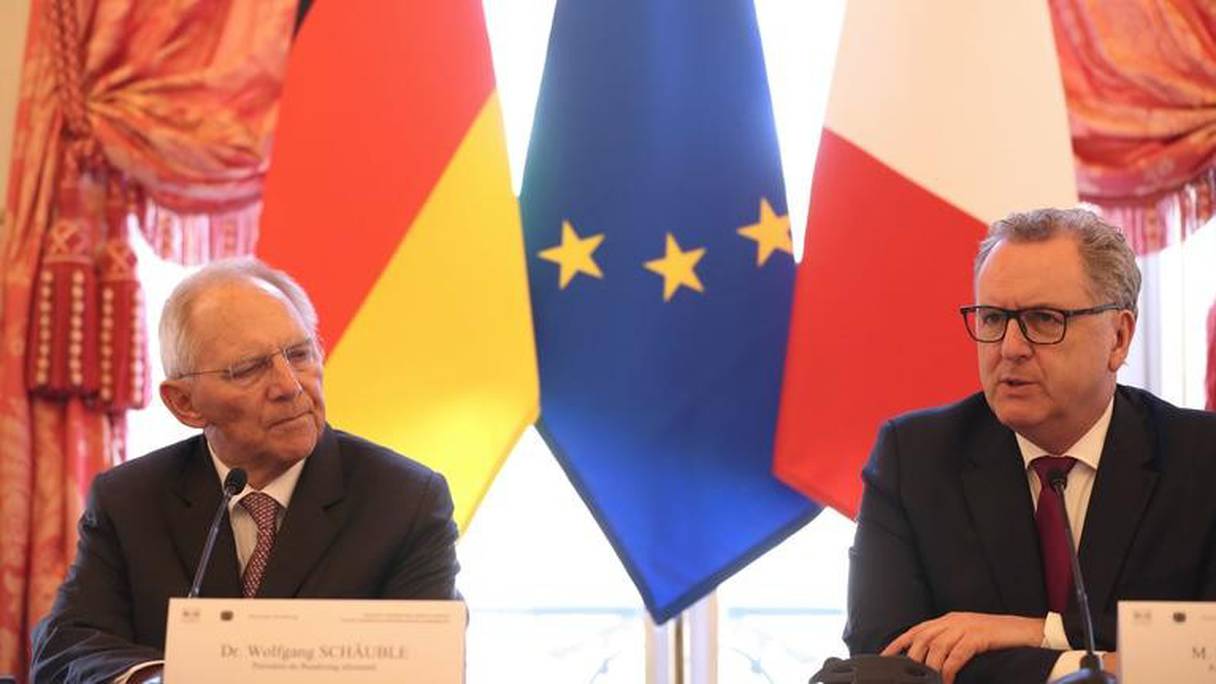 Le président du Bundestag allemand, Wolfgang Schäuble, et Richard Ferrand (à droite), président de l'Assemblée nationale française, lors d'une conférence de presse après le lancement de l’Assemblée parlementaire franco-allemande, le 25 mars 2019.
