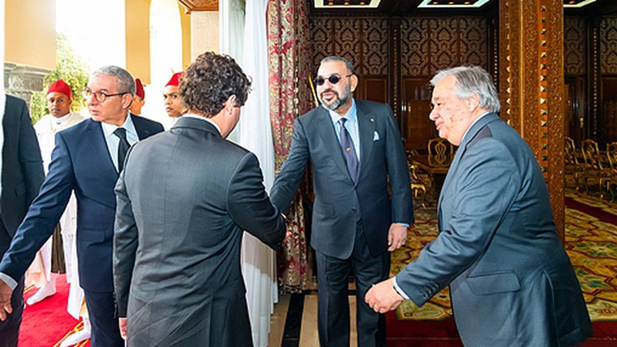 Le Roi recevant le SG de l'ONU, Antonio Guterres, au palais royal de Rabat.
