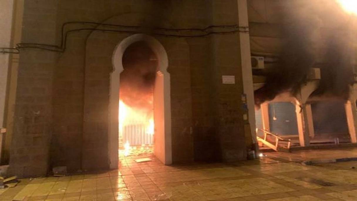 Un centre commercial de Nador abritant 554 commerces a été partiellement ravagé par un incendie, dans la nuit du 26 au 27 décembre 2021.  
