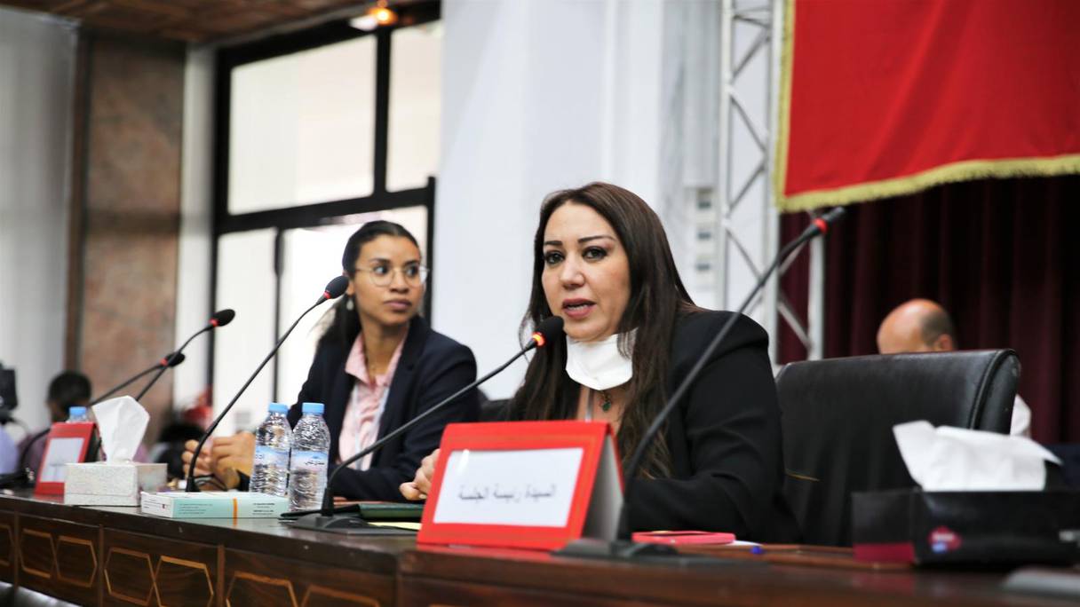 Nabila Rmili est la présidente du conseil de la Ville de Casablanca. 
