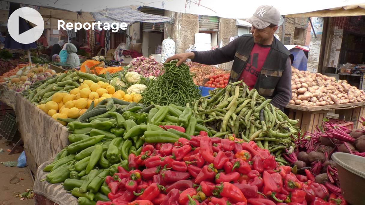 Dans le souk Zemmouri du quartier Derb Ghallef à Casablanca, le prix des légumes décroît en cette troisième semaine de ramadan.
