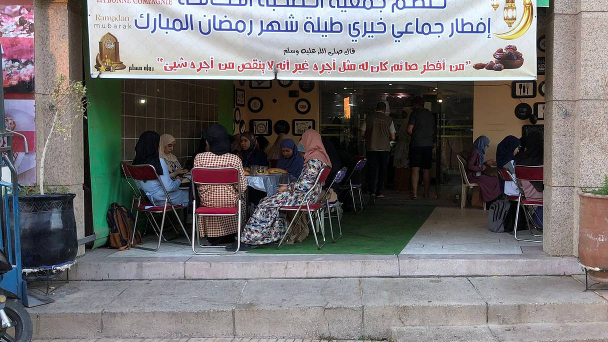 محسنون ومتطوعون يتنافسون على إفطار الصائمين بمراكش