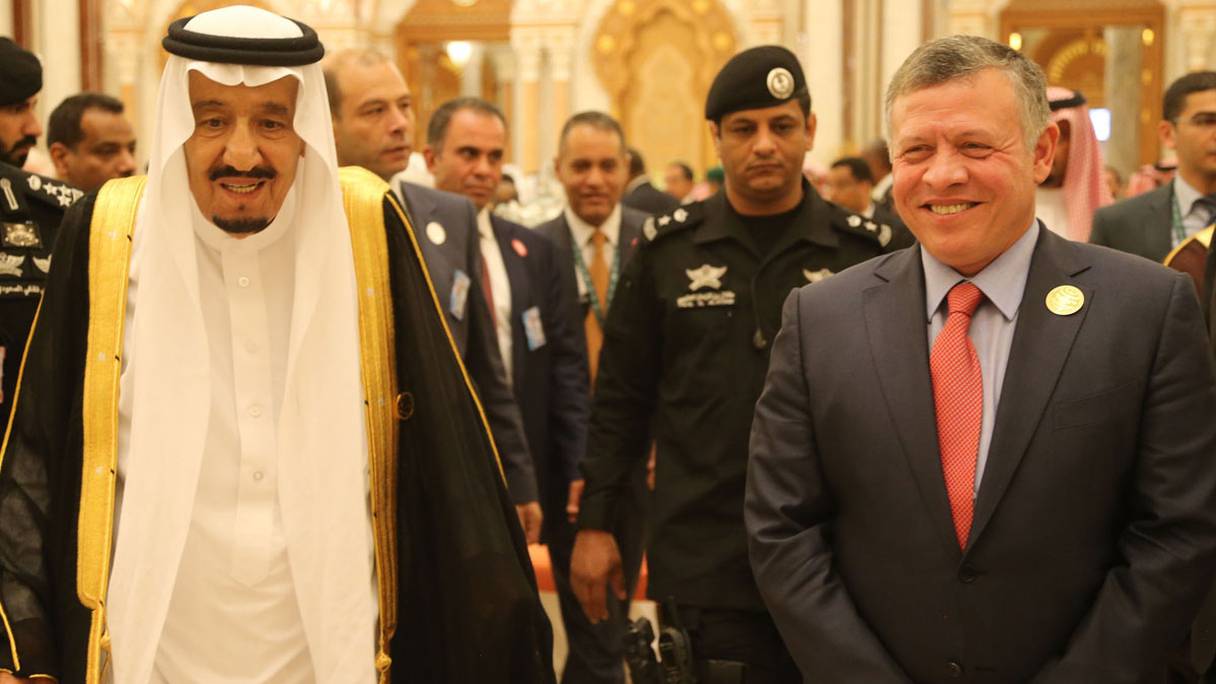 Le roi Salman d'Arabie saoudite et le roi Abdallah de Jordanie.
