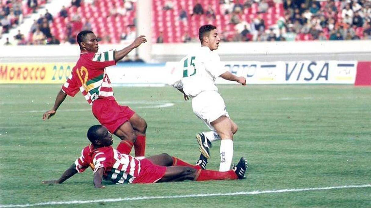 Lancien Rajaoui Hamdid Nater contre Africa Sports en finale de la Supercoupe 2000.
