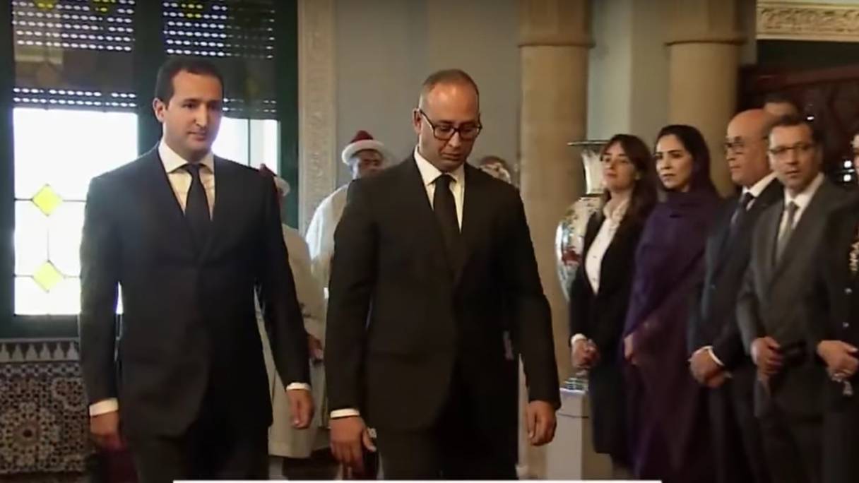 Othmane El Ferdaous (à gauche), lors de l'audience royale accordée au nouveau gouvernement, le 5 avril.
