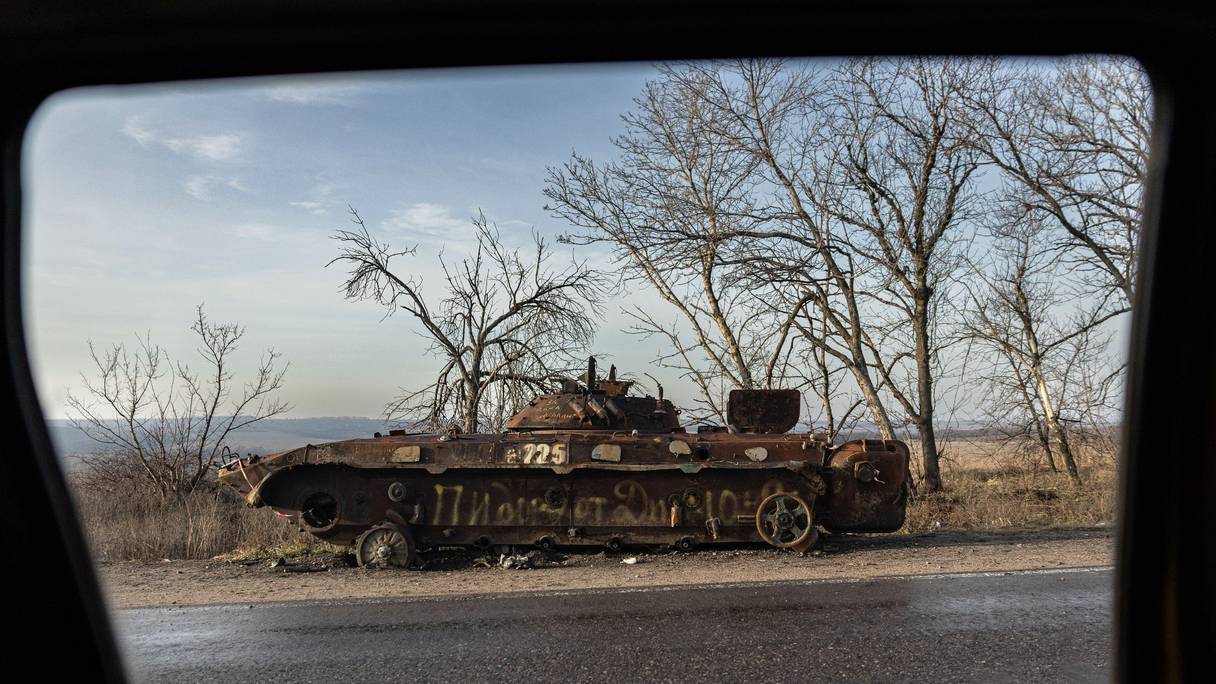 Photo d'un véhicule d'infanterie russe détruit dans la région de Donetsk, dans l'est de l'Ukraine le 2 janvier 2023.
