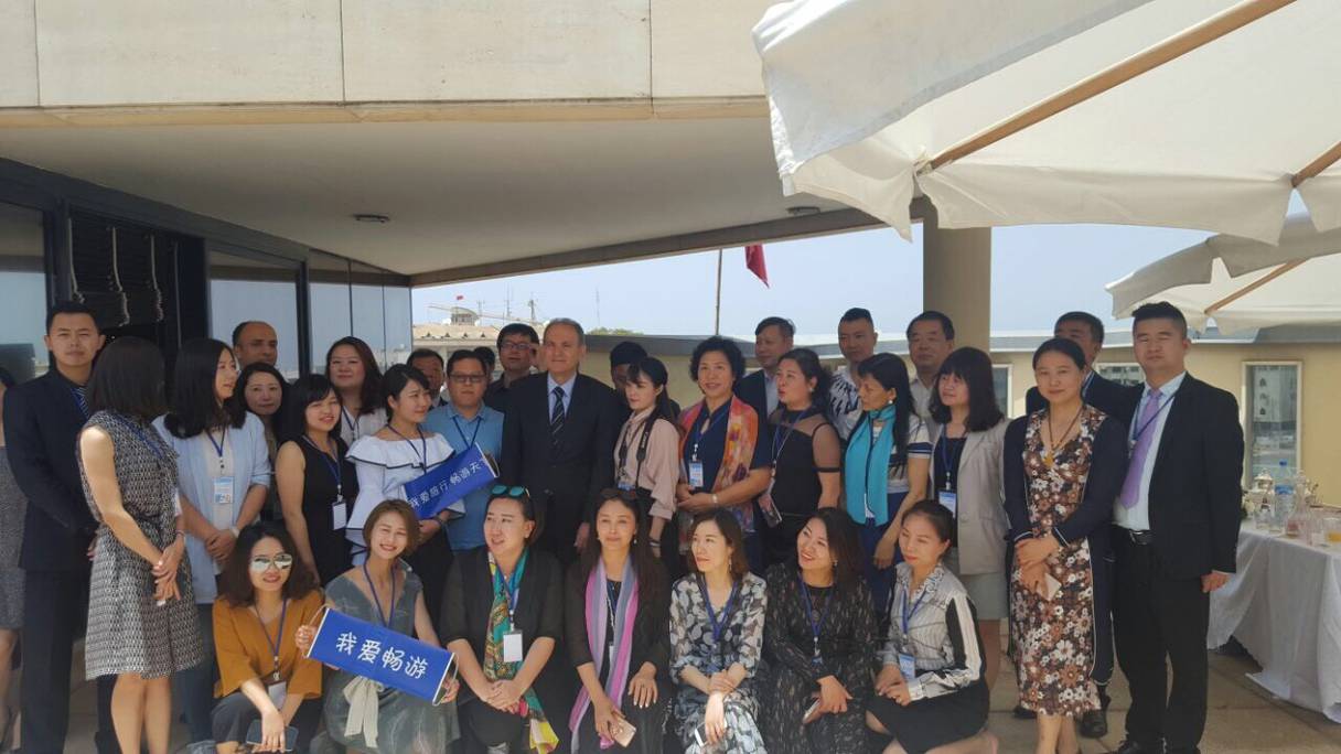 Les membres de la délégation chinoise sur la photo souvenir avec le DG de l'ONMT.
