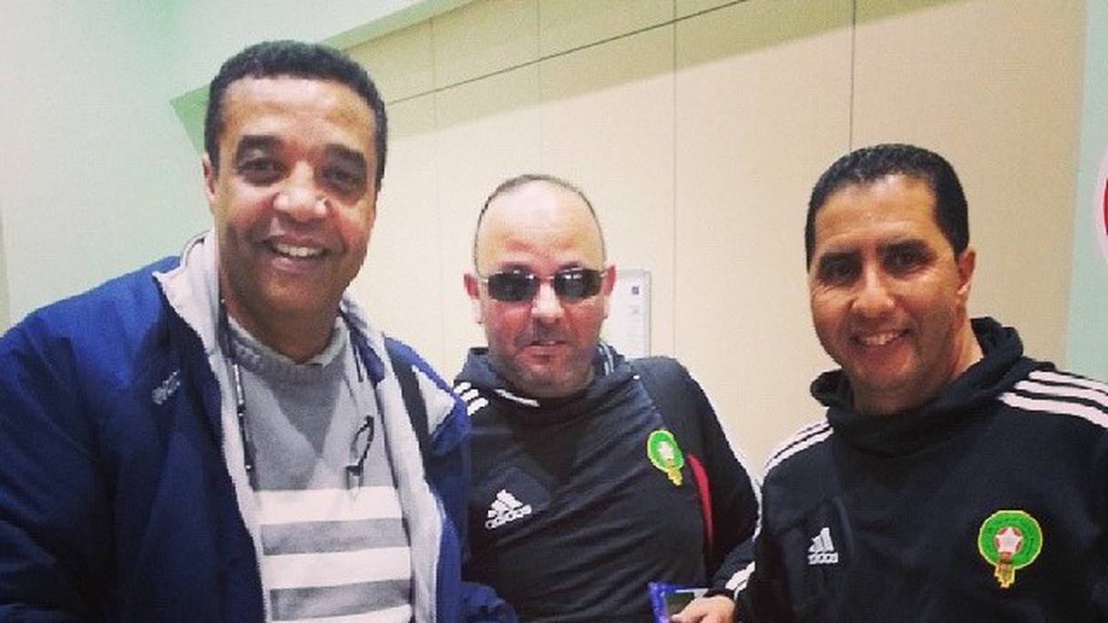 Hassan Benabicha (à droite), alors coach de la sélection marocaine  des Locaux.
