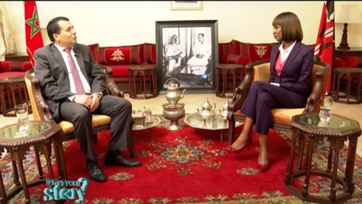 El Mokhtar Ghambou, ambassadeur du Maroc au Kenya, ici interviewé par une journaliste, animatrice de l'émission My Story, sur la chaîne de télévision kenyane KTN. 
