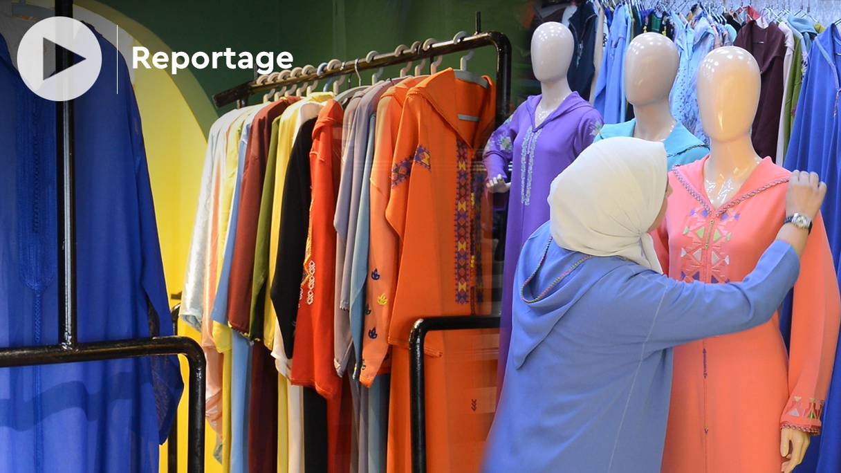 Djellaba, gandoura, caftan, jabador… Le marché des tenues traditionnelles connaît un nouvel engouement en 2022, pour l'Aïd al-Fitr, après deux années marquées par la pandémie de Covid-19.
