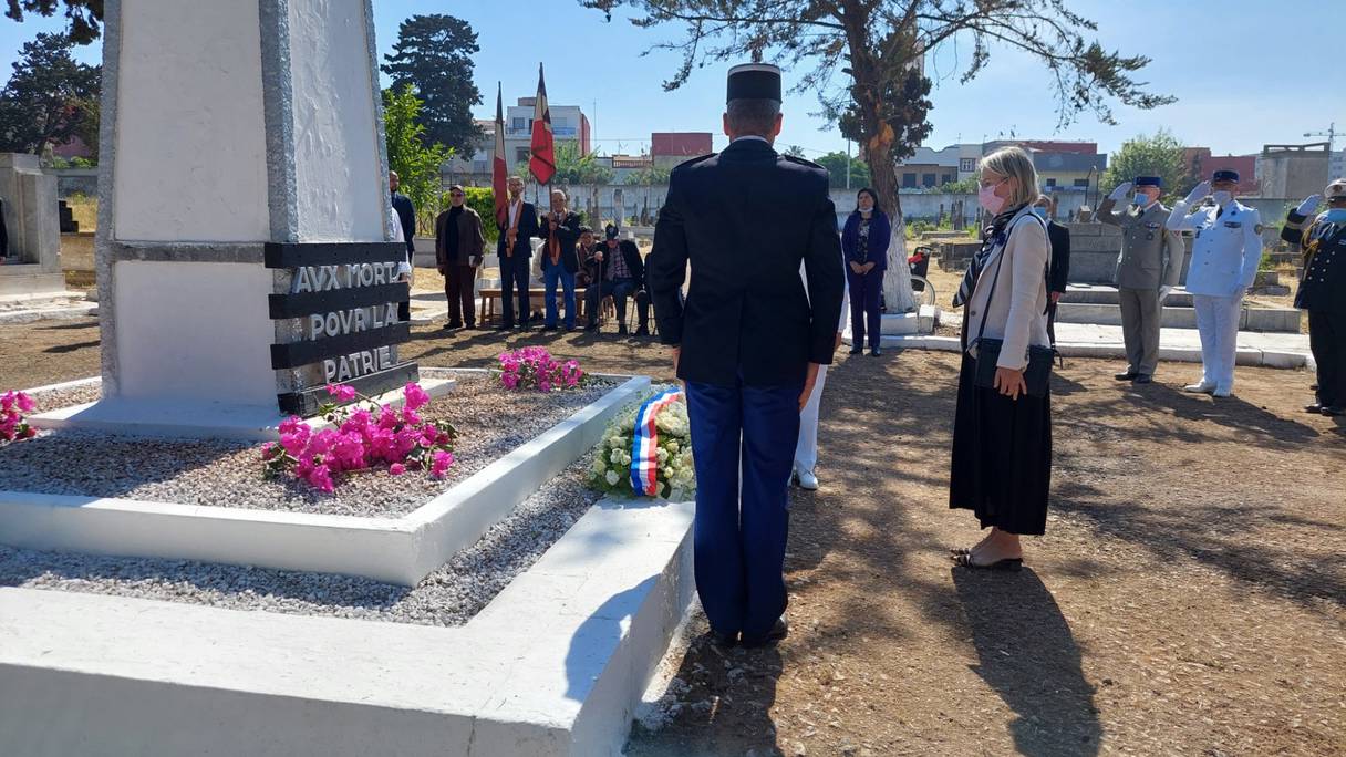 L'ambassadrice de France au Maroc Hélène Le Gal commémore, le 8 mai 2022, au carré militaire français du cimetière de Kénitra, la bravoure dont firent preuvent 344 soldats musulmans morts pour la libération de la France, à la fin de la Seconde Guerre mondiale. 
