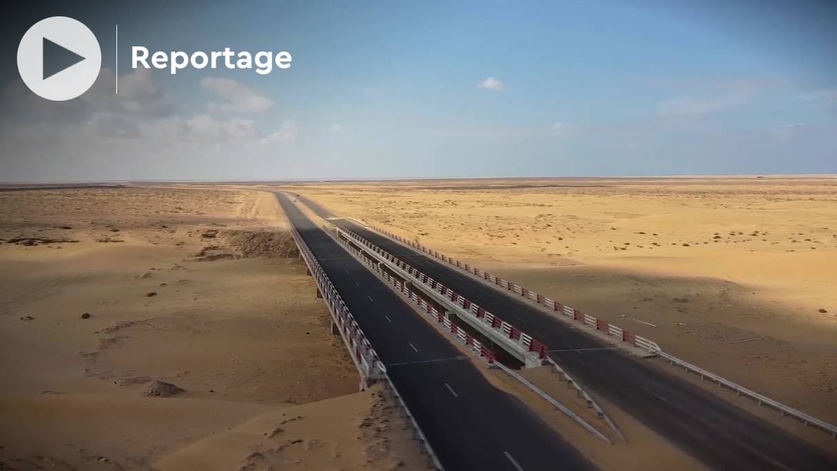 Les travaux de la route reliant Tan-Tan à Laâyoune, sur une distance de 220 km, qui font partie du méga-chantier de la future voie express reliant Tiznit à Dakhla, en sont actuellement à un état d’avancement de plus de 80%. 
