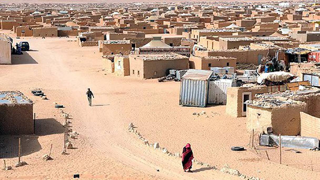 Même en confinement, les habitants des camps de Lahmada protestent contre le Polisario.
