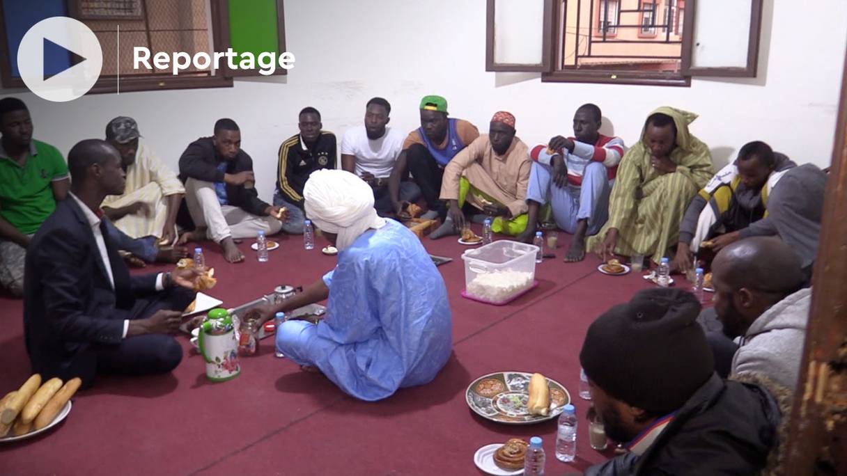A Laâyoune, des Subsahariens de différentes nationalités, ethnies et confessions, se sont réunis pour un iftar le dernier vendredi du mois de ramadan.
