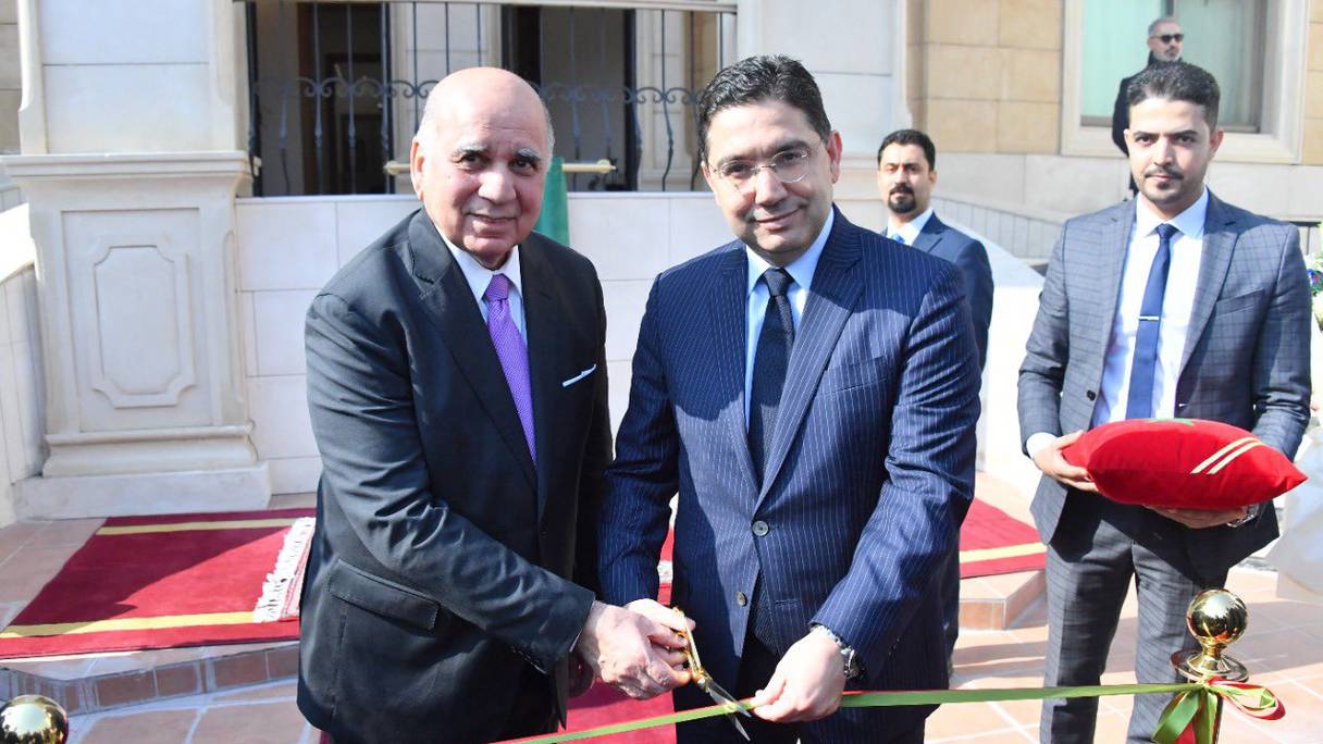 Le ministre des Affaires étrangères, Nasser Bourita, et son homologue irakien, Fouad Hussein, lors de l'inauguration de l'ambassade du Maroc à Bagdad, samedi 28 janvier 2023.