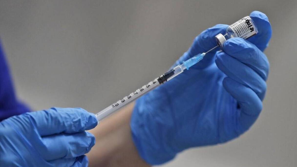 Donald Trump a promis que le premier vaccin serait administré "dans moins de 24 heures".
