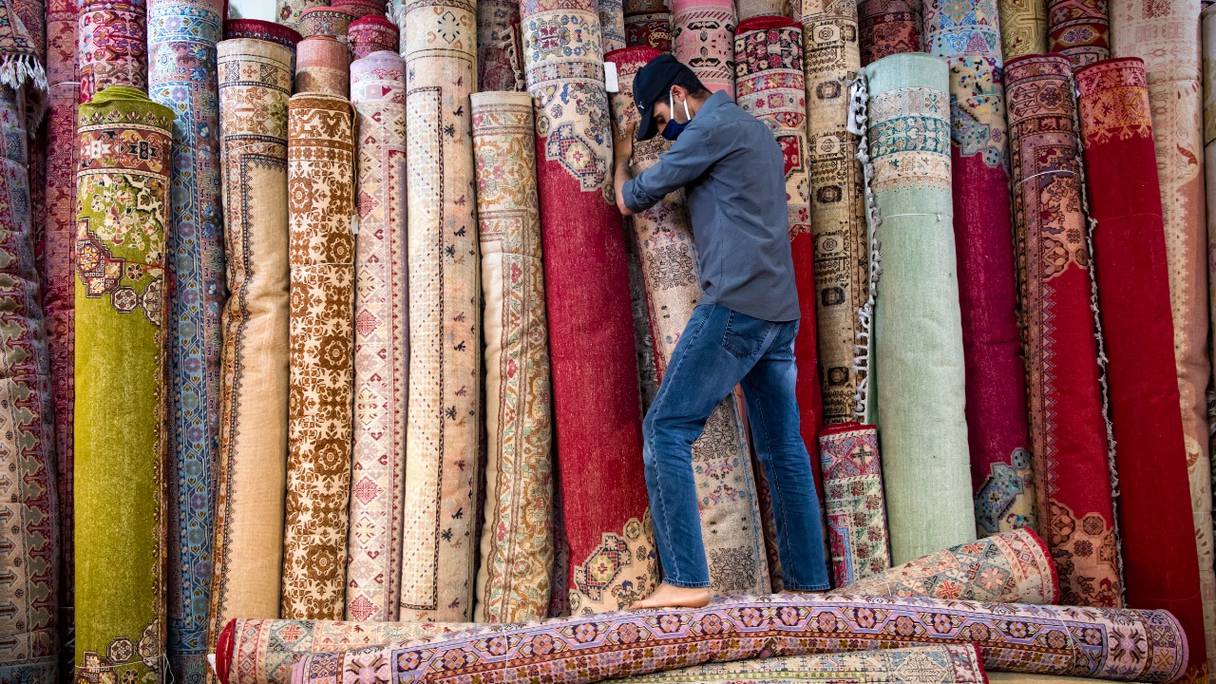 Le droit antidumping définitif instauré sur les importations de tapis originaires de Chine, d'Égypte et de Jordanie vise à protéger la production nationale contre la concurrence étrangère féroce. 
