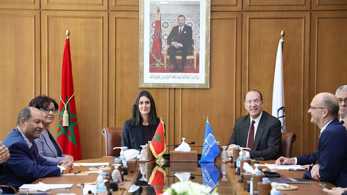 Rencontre entre Nadia Fettah Alaoui, ministre de l’Economie et des Finances, et David Malpass, président du groupe de la Banque mondiale, le 23 mars 2022, à Rabat.
