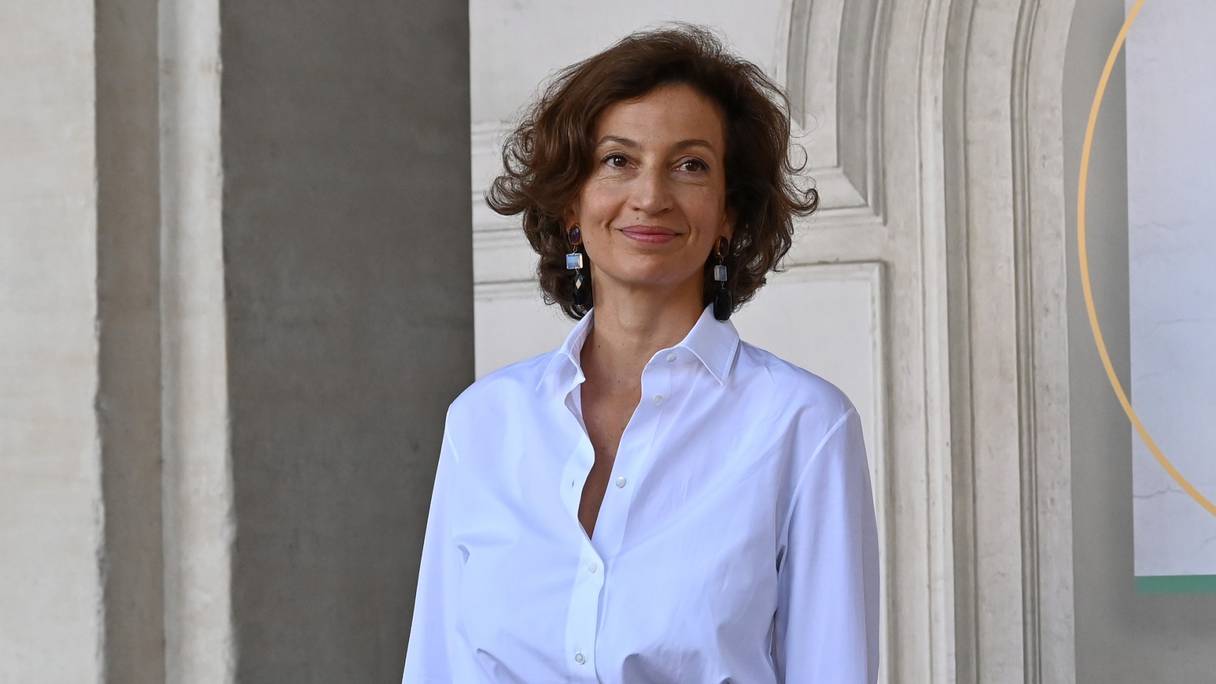 La directrice générale de l'UNESCO, Audrey Azoulay, pose pour les photographes alors qu'elle arrive pour une table ronde de la réunion des ministres de la Culture du G20 au musée Palazzo Barberini, le 30 juillet 2021 à Rome.

