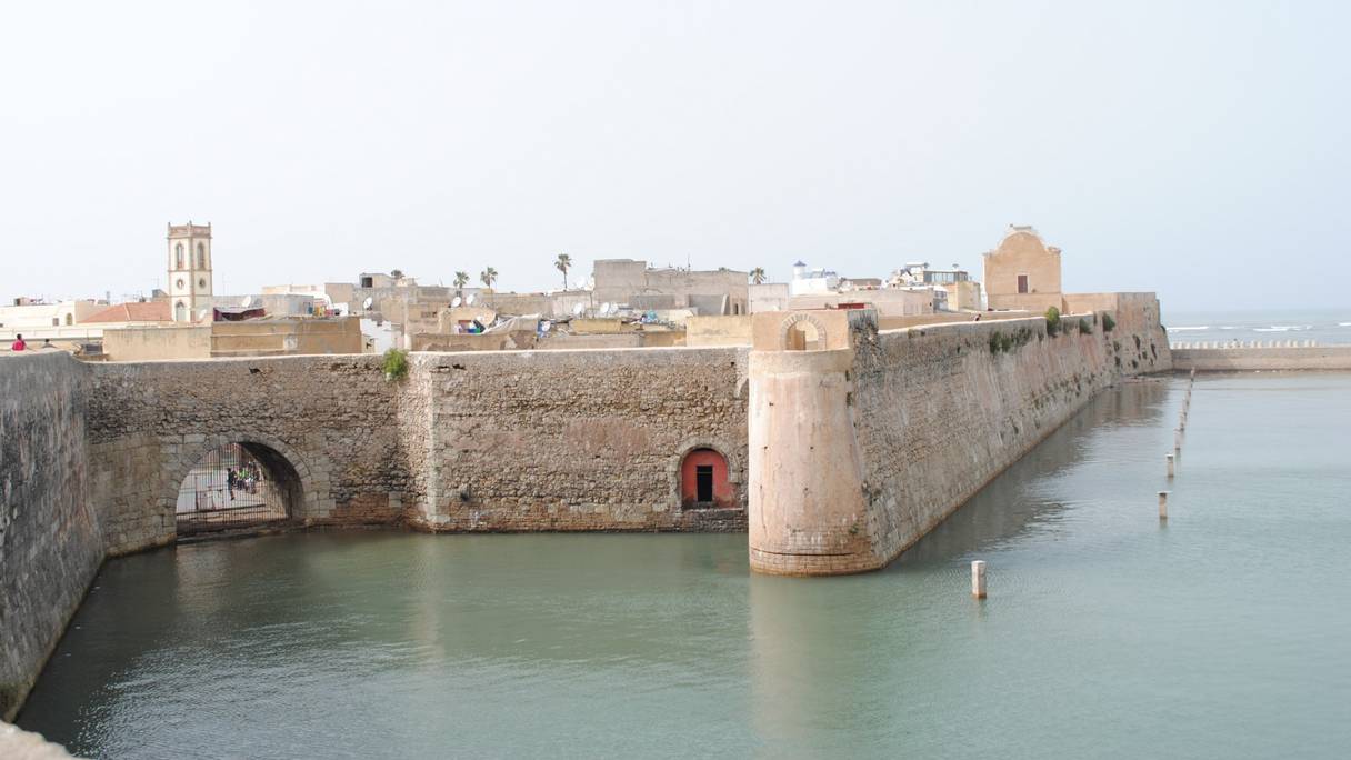 Edifiée par les Portugais au début du XVIe siècle, la cité de Mazagan fut prise par les Marocains en 1769. Proclamé sultan en 1822, Moulay Abd ar-Rahman restaura cette forteresse, exemple précoce de l'architecture militaire portugaise de la Renaissance, et la nomma El Jadida. 

