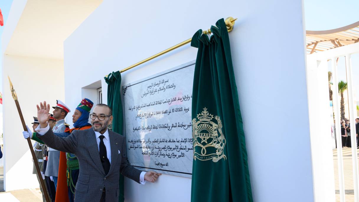 Le Roi Mohammed VI inaugurant, mardi 30 mai 2023 à Tamesna, la Cité des métiers et des compétences de la région de Rabat-Salé-Kénitra.