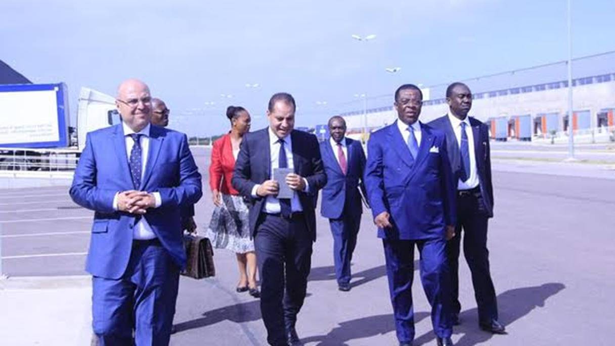 Le ministre camerounais des Transports, Edgard Alain Mebé Ngo'o, lors de sa visite de la Zone logistique du Groupe SNTL à Zenata-Mohammédia,
