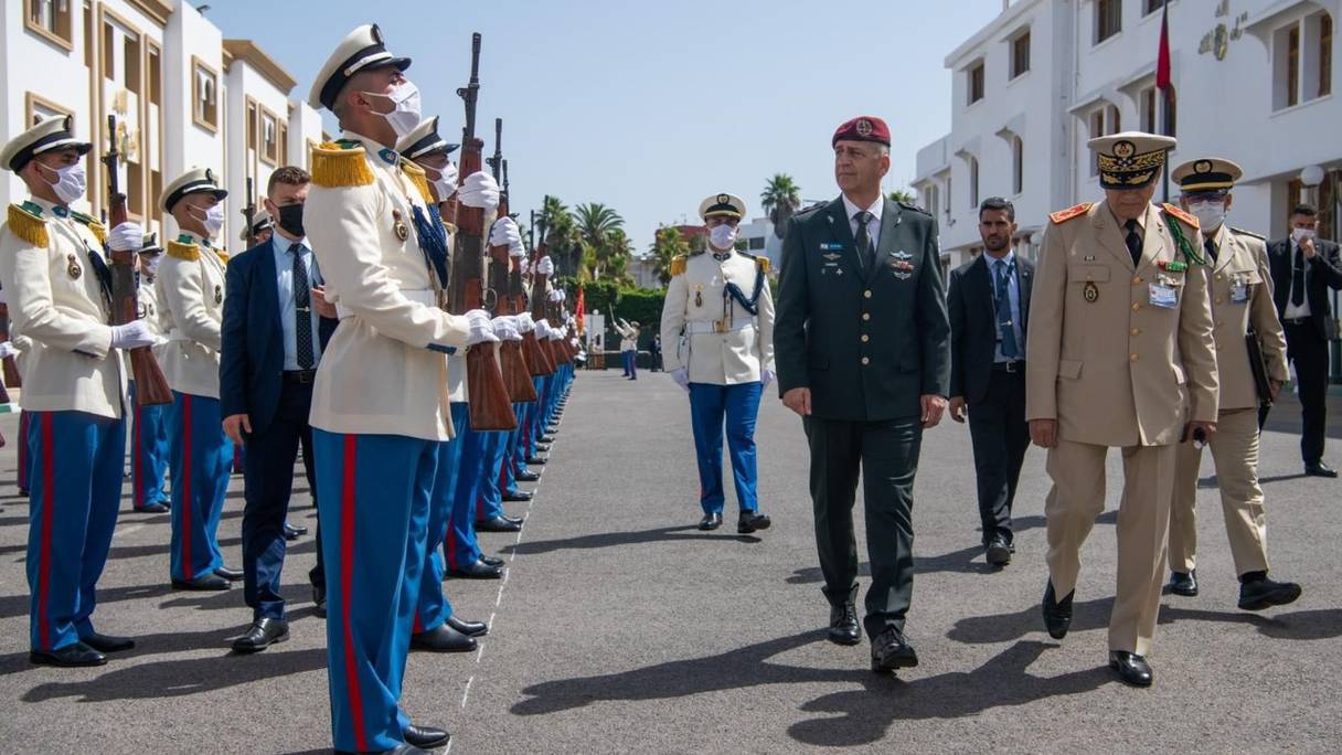 Aviv Kochavi, le chef d'état-major de Tsahal, l’armée israélienne, a été accueilli par une garde d'honneur à la base des FAR à Rabat.
