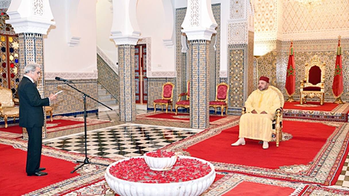Wali Bank Al-Maghrib, Abdellatif Jouahri présente son rapport devant le roi Mohammed VI au Palais royal de Tetouan.
