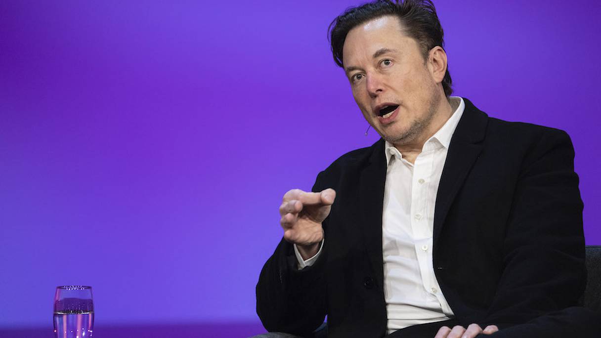 Le patron de Tesla, Elon Musk, s'exprimant lors de la conférence TED2022, à Vancouver, Canada, le 14 avril 2022.
