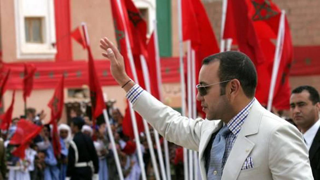 Photo de la visite du roi Mohammed VI en 2006 à Laâyoune.
