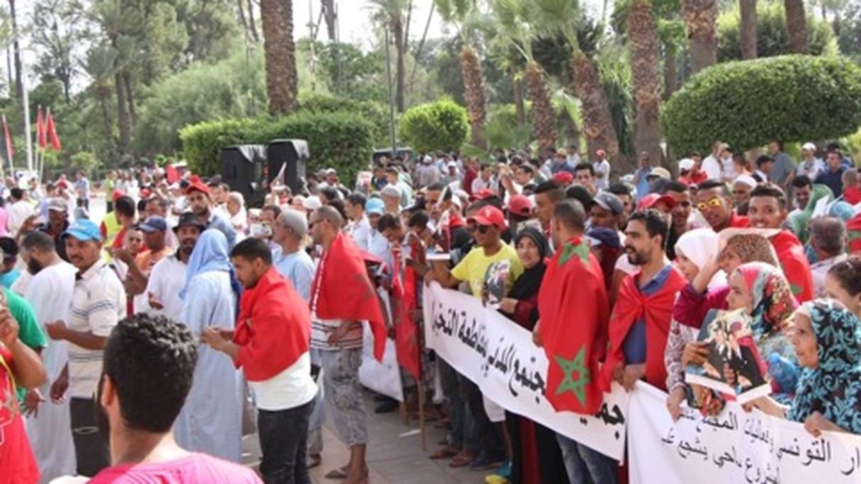 Près de 200 de personnes se sont rassemblées devant le Conseil de la ville de Marrakech pour protester contre les élus PJD accusés de dilapidation des deniers publics.
