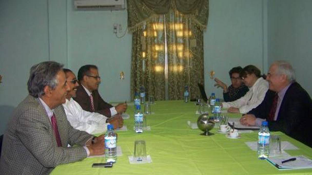 Christopher Ross a entamé, hier dimanche, sa visite de trois jours à Tindouf par une rencontre avec la délégation des négociateurs du Polisario. Mohamed Abdelaziz, encore une fois, a brillé par son absence!
