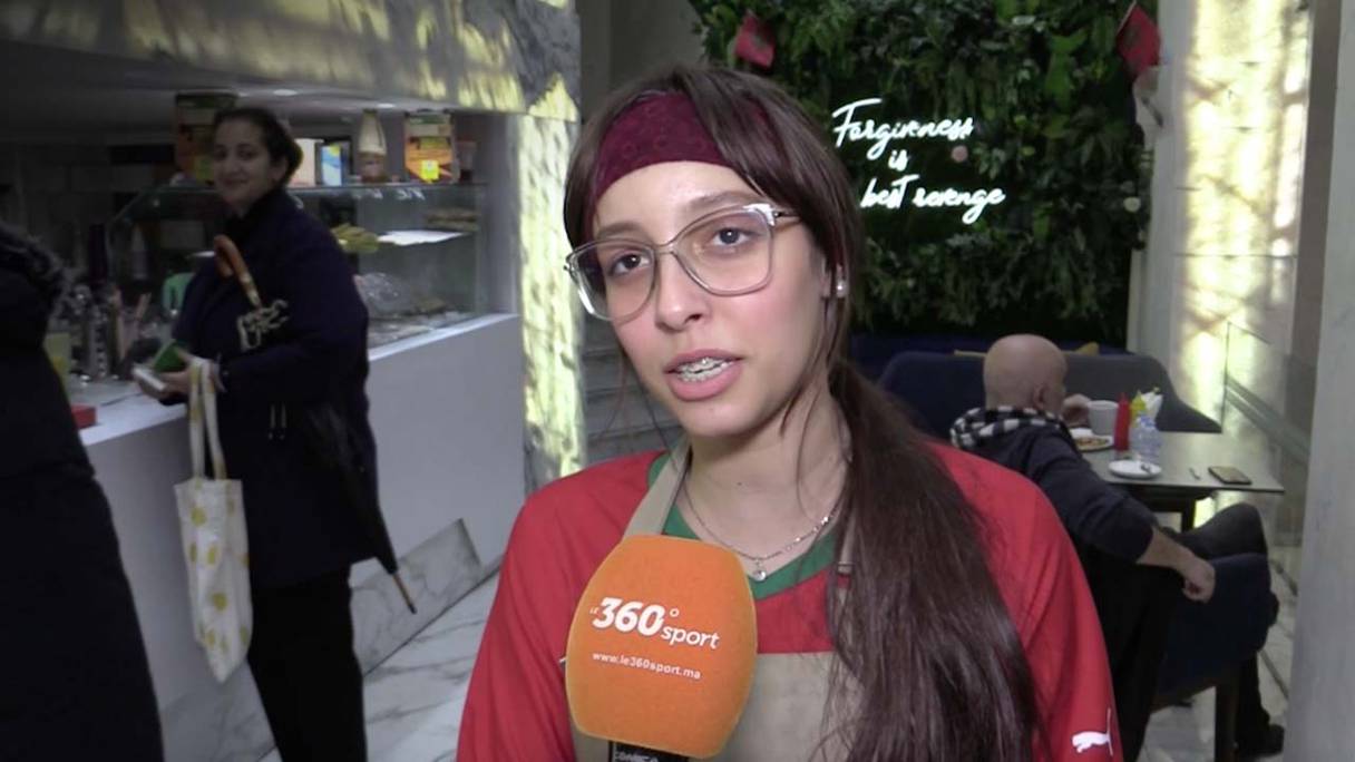 Entièrement dévoués à leurs tâches, comme cette salariée que Le360 a interviewée à Tanger, les serveuses et les serveurs des cafés se démènent dans les établissements où ils travaillent, au cours de cette Coupe du monde 2022 au Qatar.
