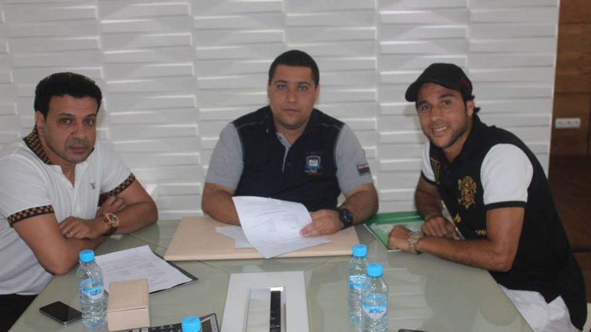 Salaheddine Aqqal a signé un contrat de deux ans avec le Raja Casablanca. 
