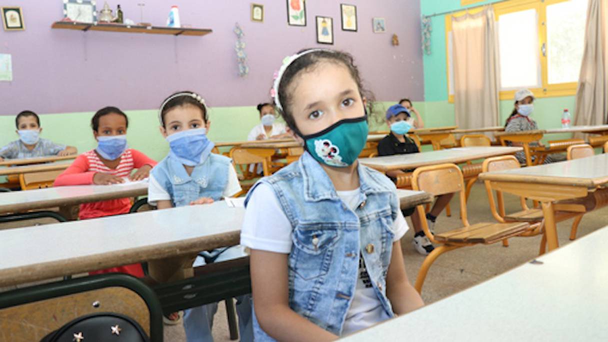 Des petites filles, dans une salle de classe. Au Maroc, la scolarité est obligatoire jusqu'à l'âge de 16 ans.
